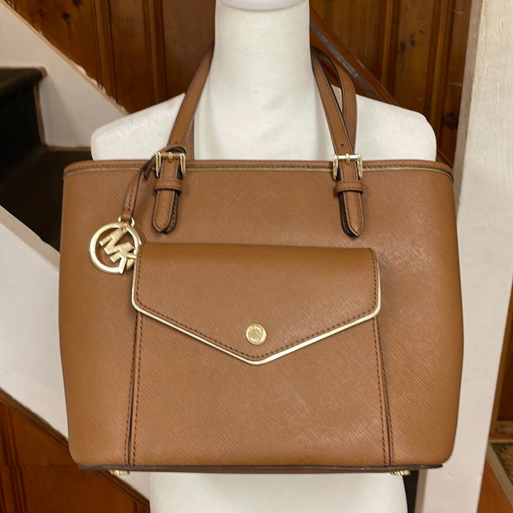 Michael Kors Jet Set Large Leather
Pocket Tote Gold Trim In New Condition